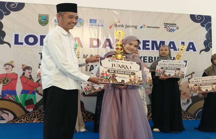 Menggema di Pendopo Kabumian Ayra Isnaya Bawa Pulang Gelar Juara 1 Dai Remaja 2026