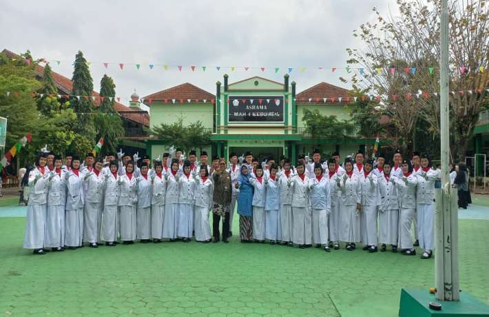 Peringatan HUT ke 81 RI Tim Paskibra dan Padus MAN 1 Kebumen Emban Tugas di Tingkat Kabupaten hingga Desa