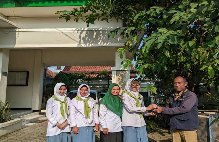 MAN 1 Kebumen Gelar Aksi Penghijauan di Hari Habitat Dunia 2025