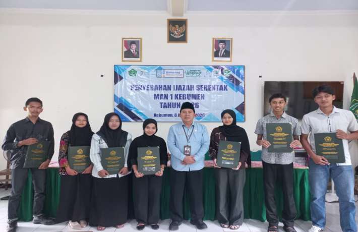 MAN 1 Kebumen Berikan Layanan Prima Melalui Penyerahan Ijazah Serentak Tahun 2026