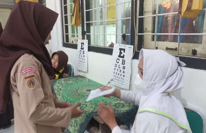 MAN 1 Kebumen Gandeng Puskesmas Kebumen 3 Gelar Pemeriksaan Kesehatan dan Sosialisasi Pertolongan Pertama Luka Psikologis