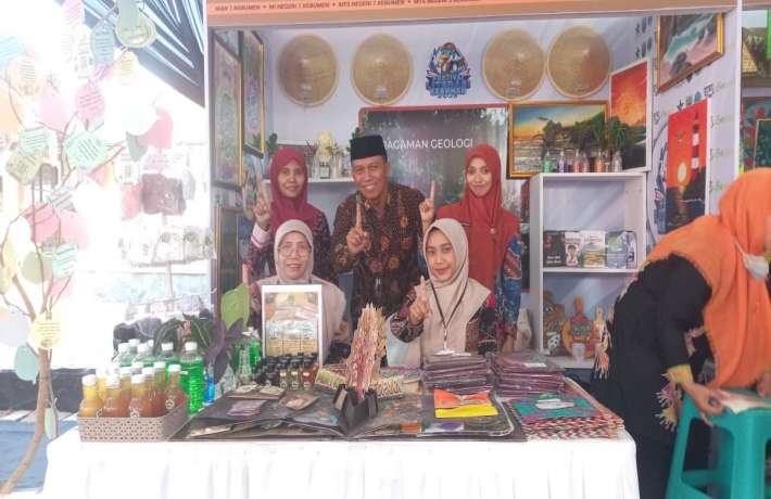 Inovasi Literasi Kreatif dan Eco Literacy MAN 1 Kebumen Tampilkan Karya Unik di Stand 3 Festival Literasi Kebumen 2026