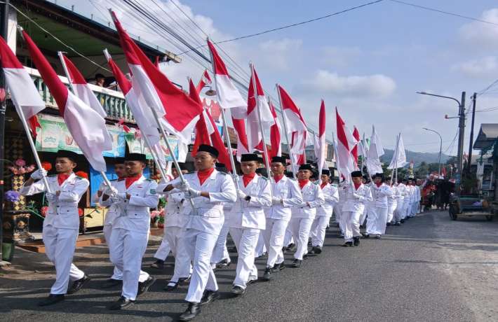 Kirim 36 Anggota Paskibra MAN 1 Kebumen Meriahkan Karnaval Desa Gemeksekti